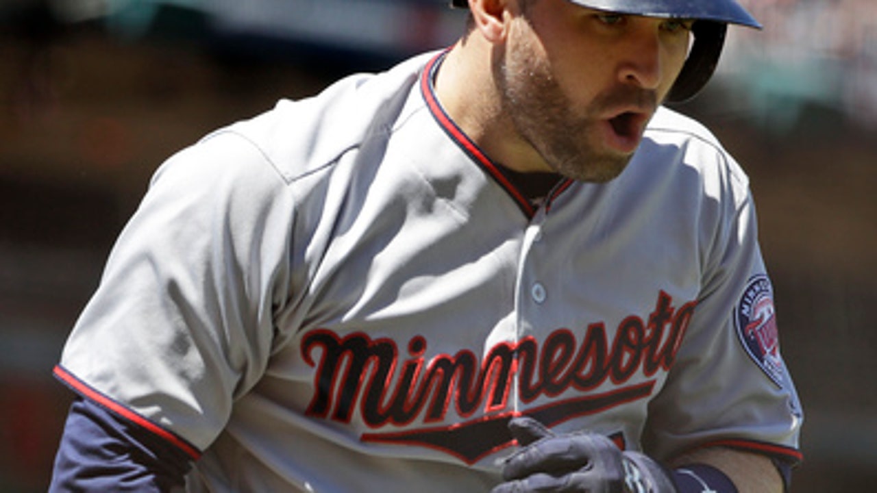 Dozier, Vargas HRs lead Berrios, Twins over Giants 3-2 (Jun 10, 2017)